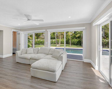135 Se 28th Court - Photo Thumbnail 22