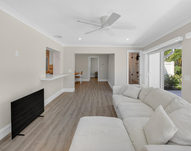 135 Se 28th Court - Photo Thumbnail 24