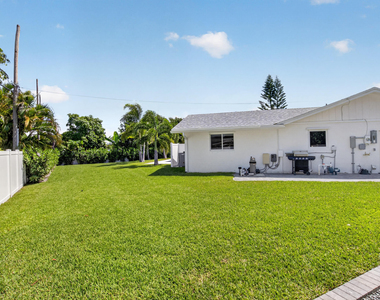135 Se 28th Court - Photo Thumbnail 58