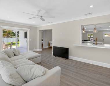 135 Se 28th Court - Photo Thumbnail 25