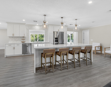 135 Se 28th Court - Photo Thumbnail 7
