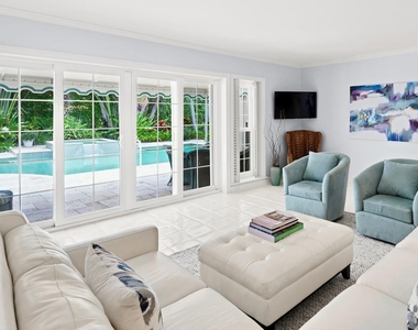 1421 N Lake Way - Photo Thumbnail 4