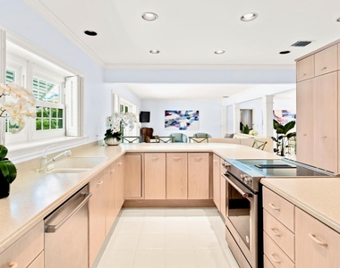 1421 N Lake Way - Photo Thumbnail 7
