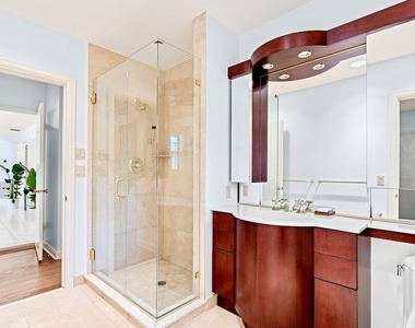 1421 N Lake Way - Photo Thumbnail 13