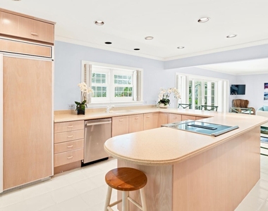 1421 N Lake Way - Photo Thumbnail 8