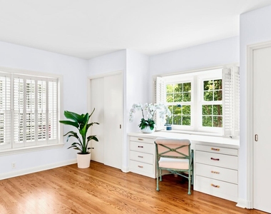 1421 N Lake Way - Photo Thumbnail 5