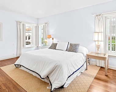 1421 N Lake Way - Photo Thumbnail 14