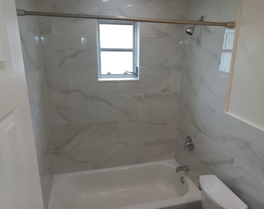 6300 Sw 41st Place - Photo Thumbnail 3
