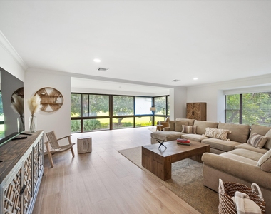 2810 Polo Island Drive - Photo Thumbnail 10