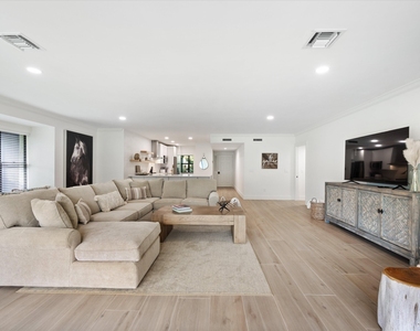2810 Polo Island Drive - Photo Thumbnail 11