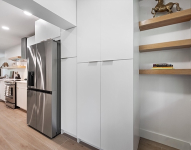 2810 Polo Island Drive - Photo Thumbnail 6