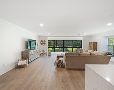 2810 Polo Island Drive - Photo Thumbnail 8