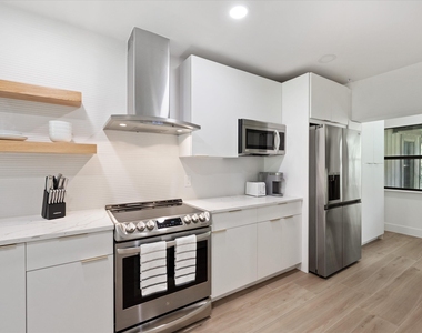 2810 Polo Island Drive - Photo Thumbnail 4