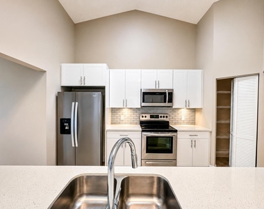 1220 Nw 15th Avenue - Photo Thumbnail 8