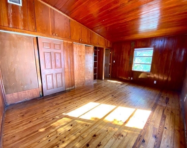 735 46th Street - Photo Thumbnail 5