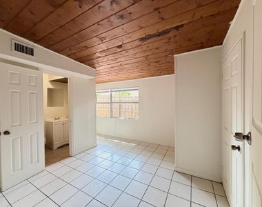 735 46th Street - Photo Thumbnail 9
