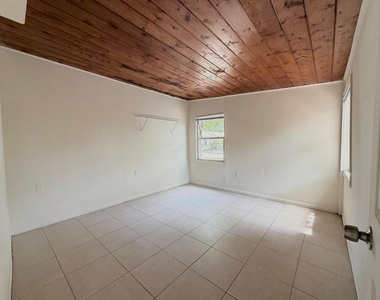 735 46th Street - Photo Thumbnail 14