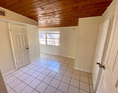 735 46th Street - Photo Thumbnail 6
