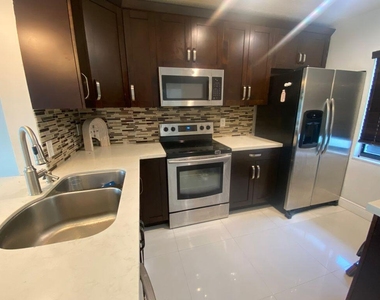 10473 Nw 3rd Street - Photo Thumbnail 2