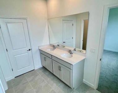14043 Sw Thorens Drive - Photo Thumbnail 16