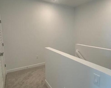14043 Sw Thorens Drive - Photo Thumbnail 13