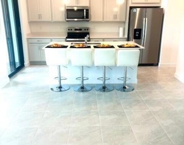 14043 Sw Thorens Drive - Photo Thumbnail 9