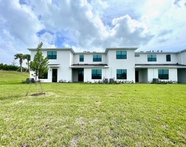 14043 Sw Thorens Drive - Photo Thumbnail 22
