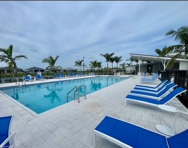 14043 Sw Thorens Drive - Photo Thumbnail 2