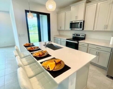 14043 Sw Thorens Drive - Photo Thumbnail 10