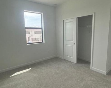 14043 Sw Thorens Drive - Photo Thumbnail 18