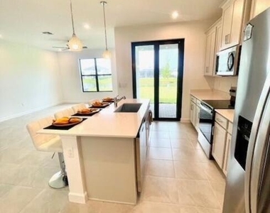 14043 Sw Thorens Drive - Photo Thumbnail 8
