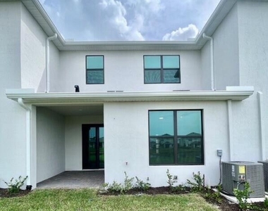 14043 Sw Thorens Drive - Photo Thumbnail 7