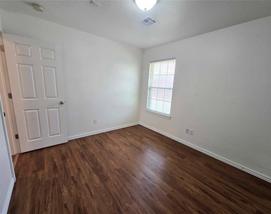 16001 Korie Drive - Photo Thumbnail 16