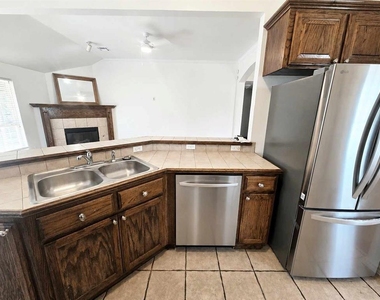 16001 Korie Drive - Photo Thumbnail 7