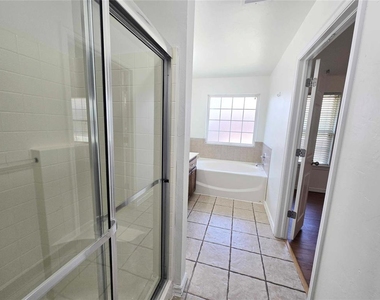 16001 Korie Drive - Photo Thumbnail 13