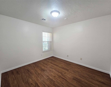 16001 Korie Drive - Photo Thumbnail 18