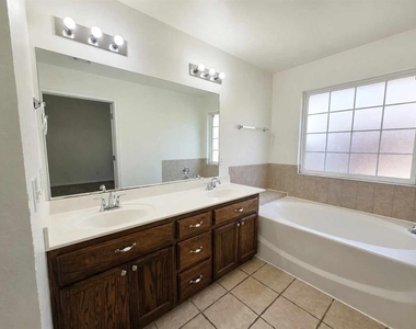 16001 Korie Drive - Photo Thumbnail 14