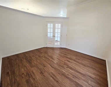 16001 Korie Drive - Photo Thumbnail 3