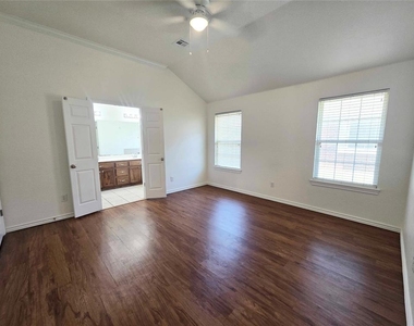 16001 Korie Drive - Photo Thumbnail 10