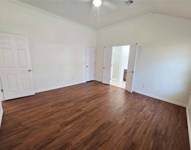16001 Korie Drive - Photo Thumbnail 11