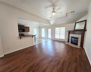 16001 Korie Drive - Photo Thumbnail 6