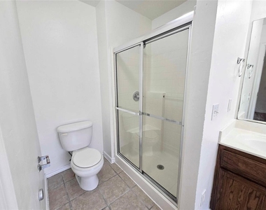 16001 Korie Drive - Photo Thumbnail 12
