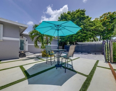 3609 Sw 58th Avenue - Photo Thumbnail 6