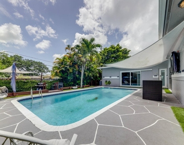 3609 Sw 58th Avenue - Photo Thumbnail 4