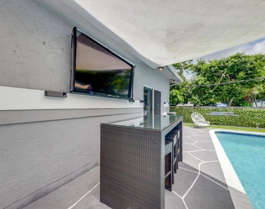 3609 Sw 58th Avenue - Photo Thumbnail 7