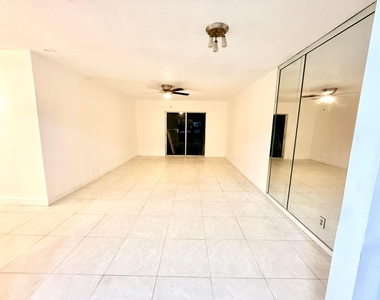 4115 Nw 88th Avenue - Photo Thumbnail 2