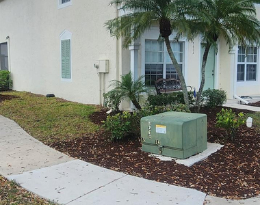 5602 Nw 99th Way - Photo Thumbnail 2