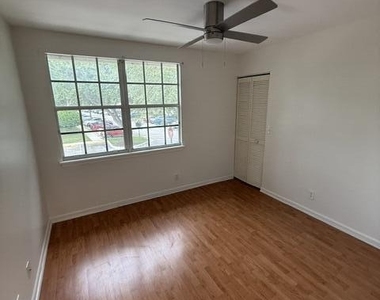 5602 Nw 99th Way - Photo Thumbnail 8