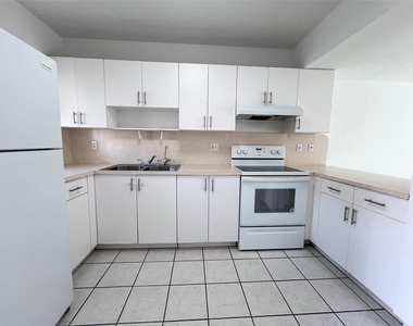 519 W 68th Street - Photo Thumbnail 1