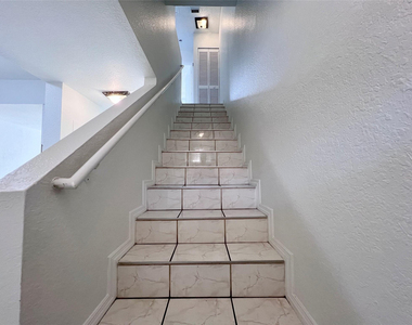 519 W 68th Street - Photo Thumbnail 7